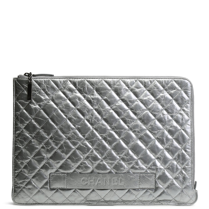 Cubierta de laptop acolchada de Chanel arrugada - Silver - Outlet Final Sale