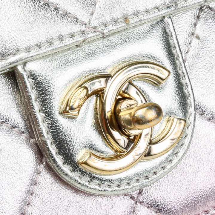 Piel de corderos metálico de Chanel como una billetera Crossbody- Pink Outlet Venta final