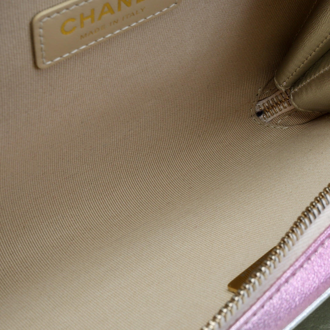 Piel de corderos metálico de Chanel como una billetera Crossbody- Pink Outlet Venta final