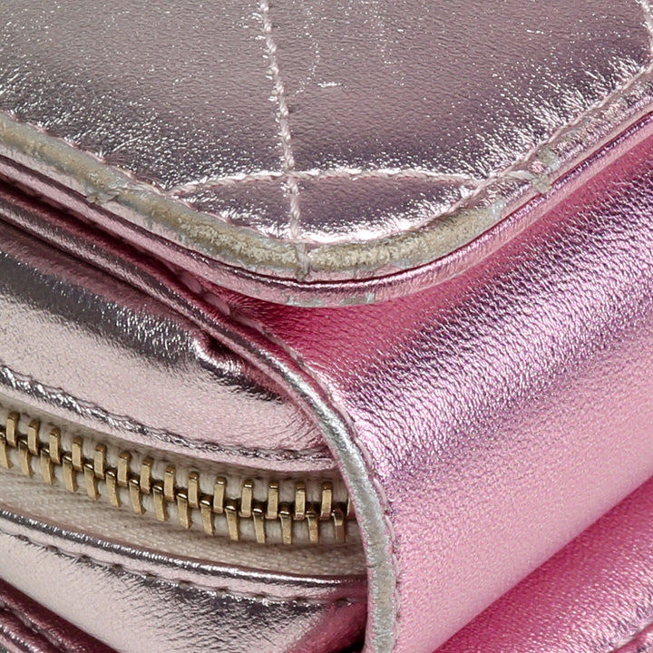 Piel de corderos metálico de Chanel como una billetera Crossbody- Pink Outlet Venta final