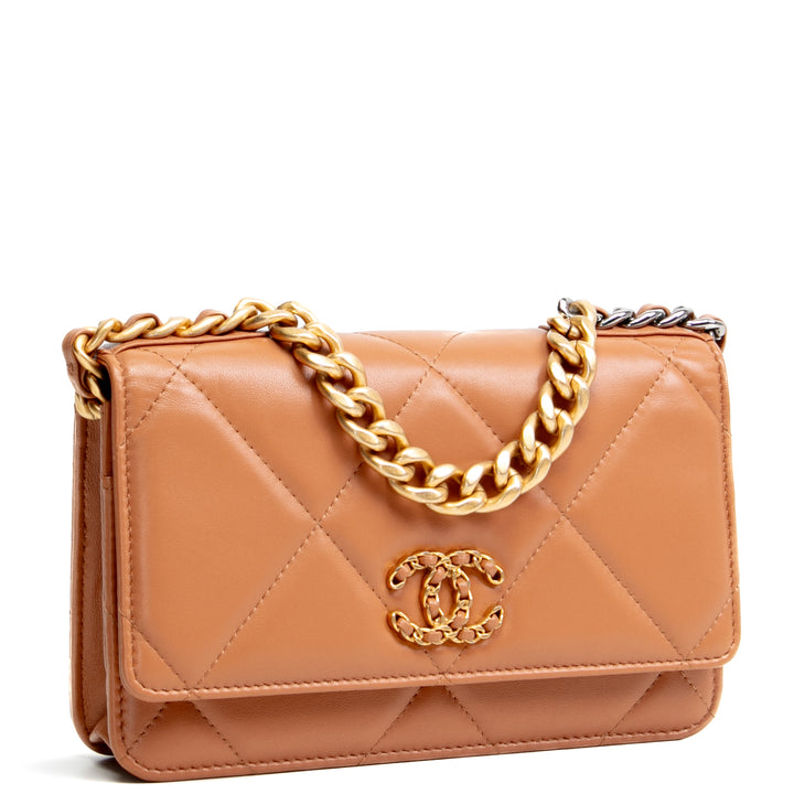 CHANEL 19 Wallet On Chain - Caramel