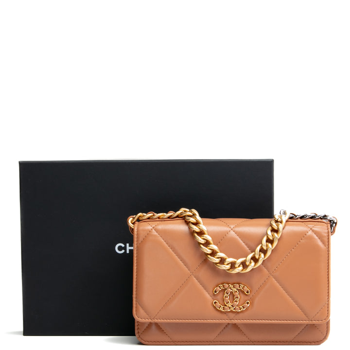 CHANEL 19 Wallet On Chain - Caramel