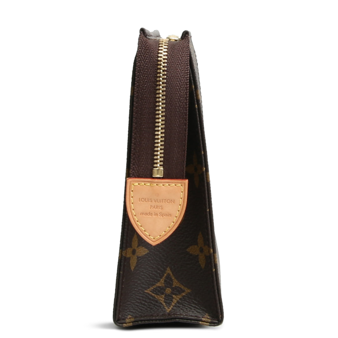 LOUIS VUITTON Monogram Toiletry 19