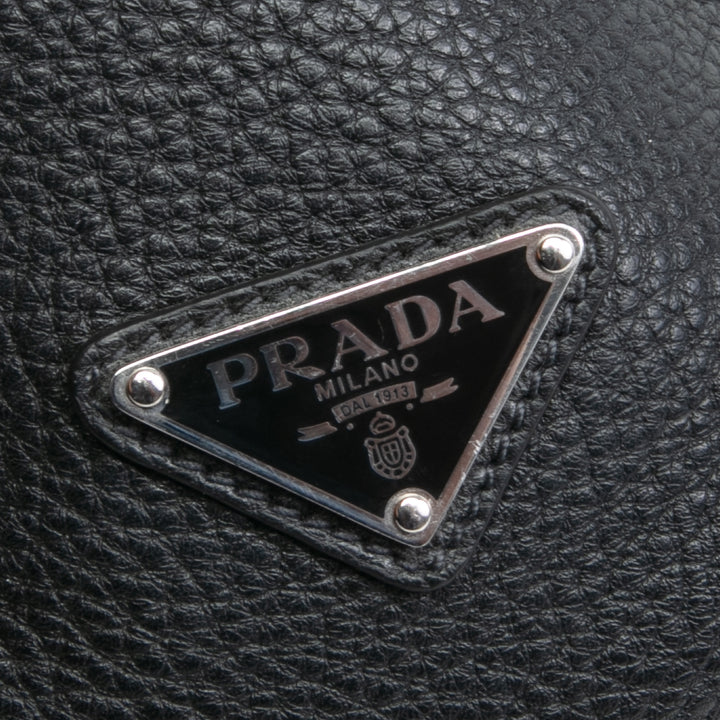 Messenger del logotipo en relieve de Prada - Negro