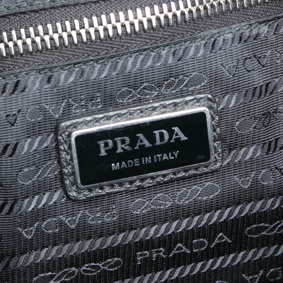 Messenger del logotipo en relieve de Prada - Negro