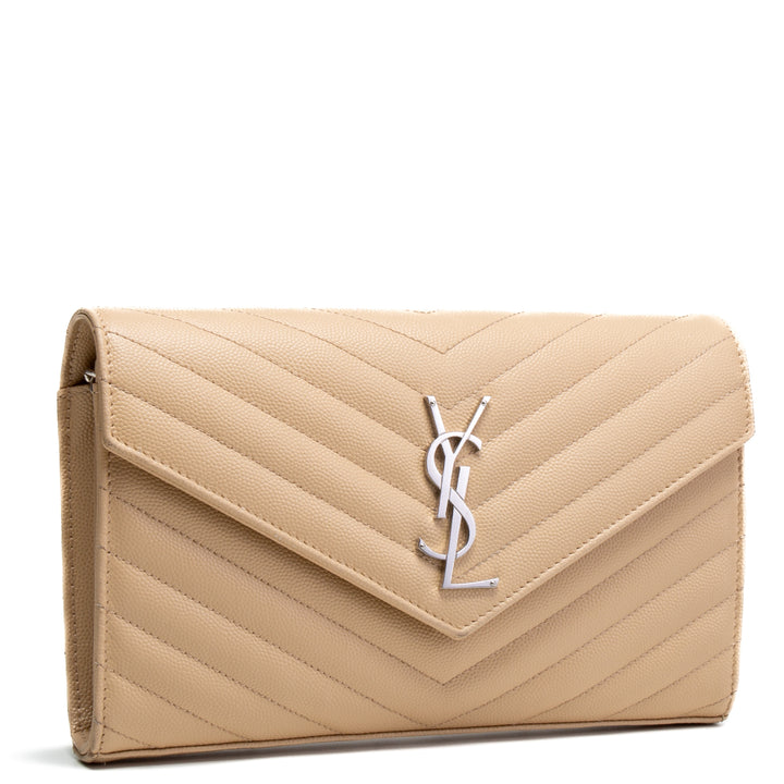 Saint Laurent Cassandre Billetera en la cadena - Beige oscuro